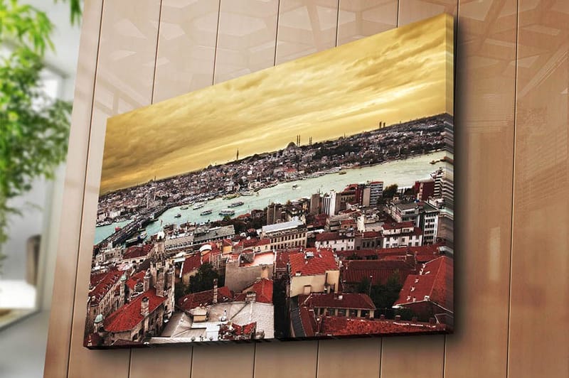 Lerretsbilde 70x100 cm - Panoramautsikt over Istanbul med tegltak og en glitrende vannoverflate - Rød / Turkis / Gull - Innredning - Bilder & kunst - Lerretsbilder