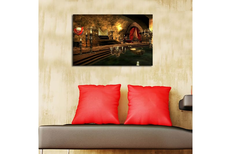 Lerretsbilde 70x45 cm - Mørkt og mystisk interiør med et elegant piano og lysekroner - Mørk rød / Gull / Grønn - Innredning - Bilder & kunst - Lerretsbilder