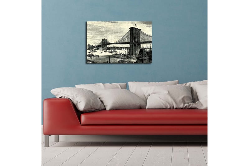 Lerretsbilde 70x45 cm - Oversikt over bro med bysilhuett og båter i vannet - Svart / Grå / Hvit - Innredning - Bilder & kunst - Lerretsbilder