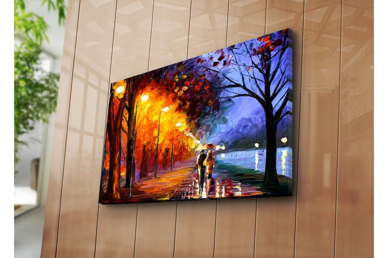 Lerretsbilde 70x45 cm - Romantisk spasertur i regnet med paraplyer i et fargerikt høstmiljø - Oransje / Blå / Gul - Innredning - Bilder & kunst - Lerretsbilder