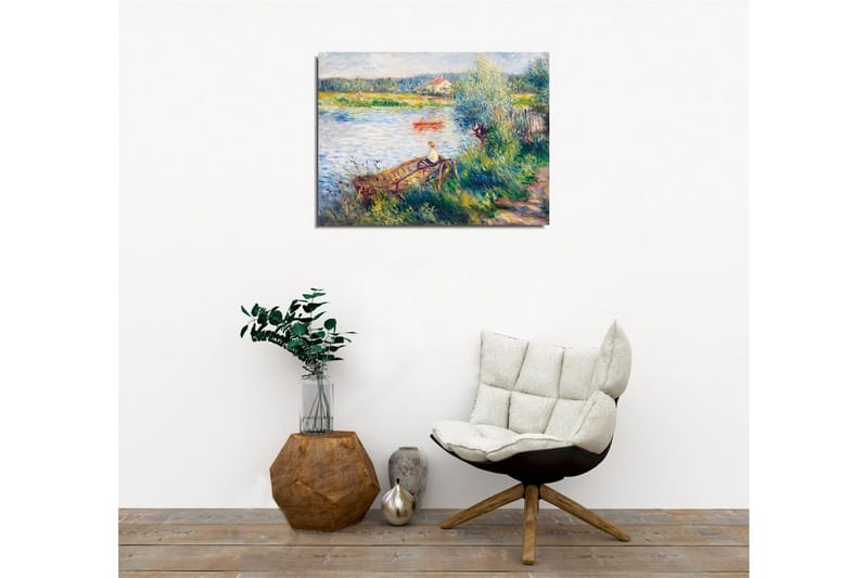 Lerretsbilde - Avslappende scene ved en innsjø med en person i en båt og omkringliggende grøntområder - Grønn / Blå / Beige - Innredning - Bilder & kunst - Lerretsbilder