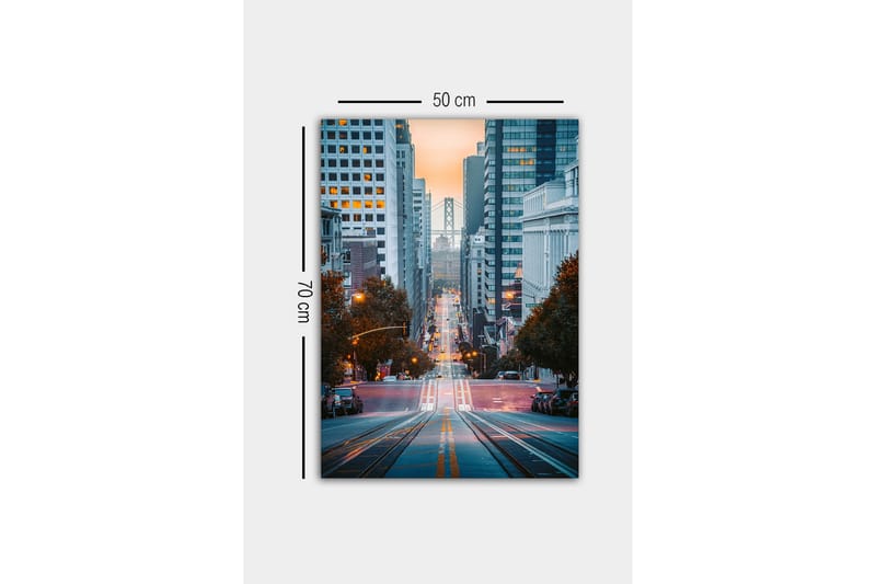 Lerretsbilde - Bygate med utsikt over en bro i bakgrunnen - Blå / Oransje / Grå - Innredning - Bilder & kunst - Lerretsbilder