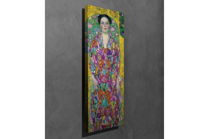 Lerretsbilde - Fargerik kvinne i blomsterkjole omgitt av en grønn bakgrunn - Gul / Grønn / Rosa - Innredning - Bilder & kunst - Lerretsbilder