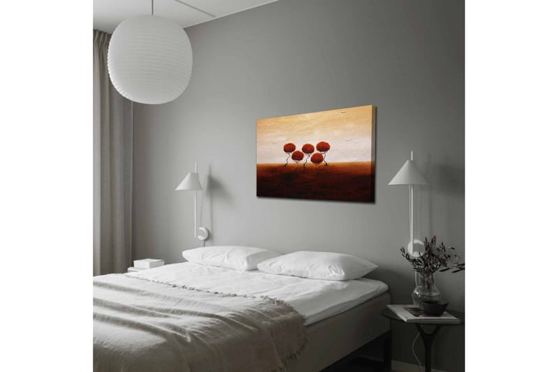 Lerretsbilde - Fem stiliserte trær med runde, røde kroner på en mykt bølgende bakgrunn - Rød / Brun / Beige - Innredning - Bilder & kunst - Lerretsbilder