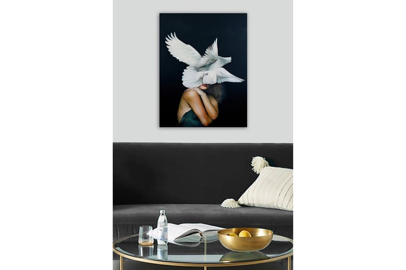 Lerretsbilde - Fugler som svever over en kvinne med bar skulder - Hvit / Svart / Hudfarge - Innredning - Bilder & kunst - Lerretsbilder