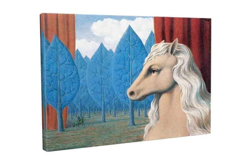 Lerretsbilde - Hestehode med hvit manke i et drømmeaktig skogsmiljø - Blå / Rød / Beige - Innredning - Bilder & kunst - Lerretsbilder