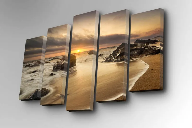 Lerretsbilde i 5 deler 82x50 cm - Solnedgang over en strand med steiner og rolige bølger - Gull / Grå / Beige - Innredning - Bilder & kunst - Lerretsbilder