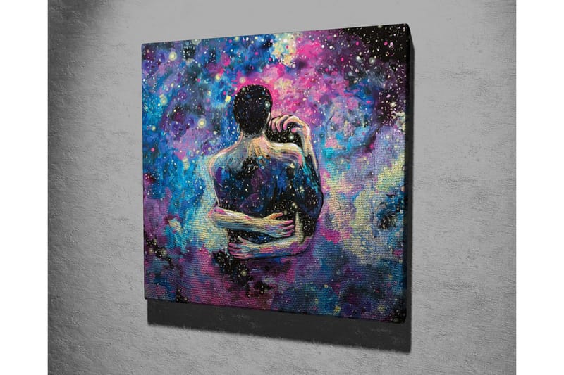 Lerretsbilde - Intimt par som omfavner hverandre i en stjerneklar galakse - Blå / Lilla / Svart - Innredning - Bilder & kunst - Lerretsbilder