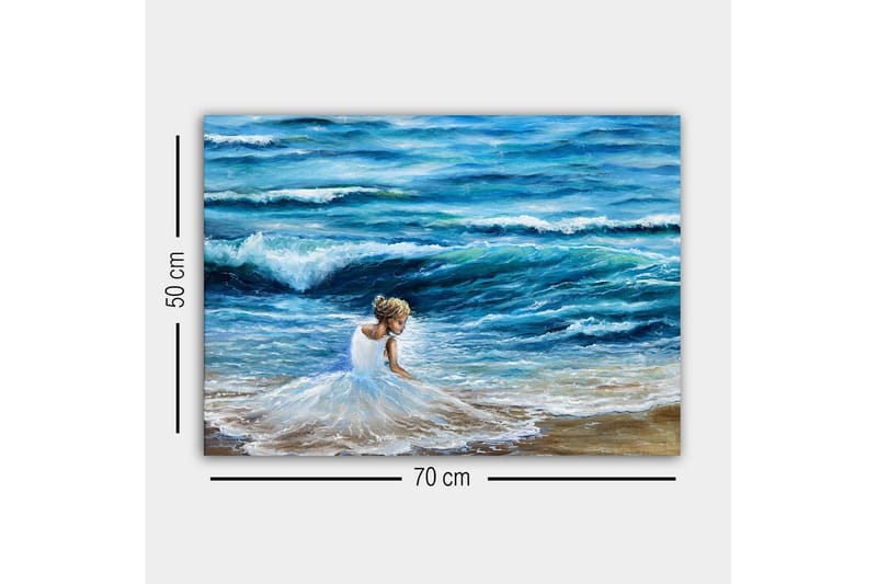 Lerretsbilde - Jente i hvit kjole som leker ved sjøen - Blå / Hvit / Beige - Innredning - Bilder & kunst - Lerretsbilder