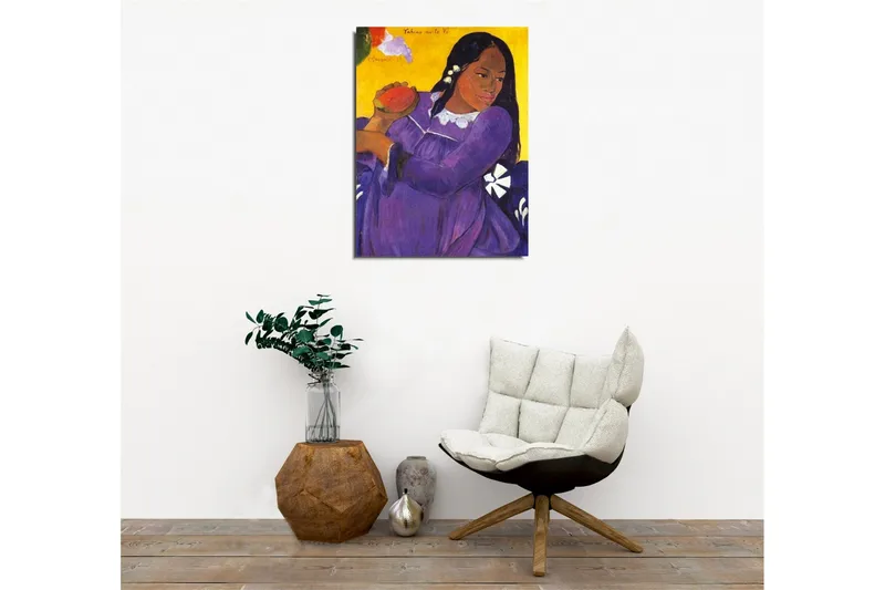 Lerretsbilde - Kvinne i lilla kjole som holder en frukt - Lilla / Gul / Hvit - Innredning - Bilder & kunst - Lerretsbilder