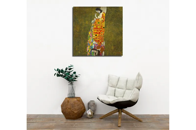 Lerretsbilde - Kvinnefigur med fargerik kjole dekorert med sirkler og blomster - Rød / Gul / Grønn - Innredning - Bilder & kunst - Lerretsbilder