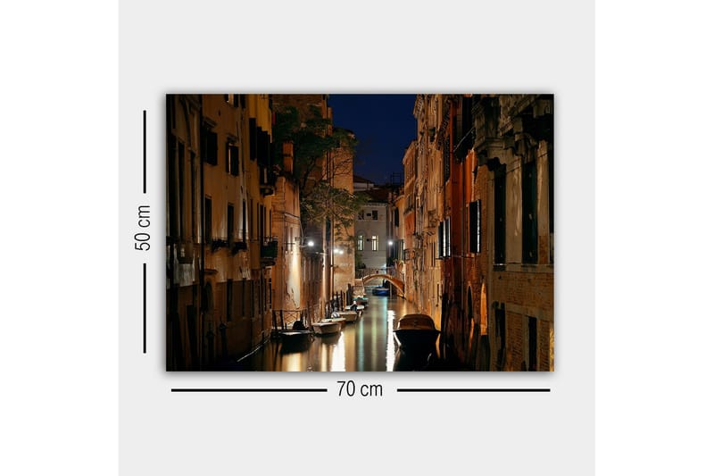 Lerretsbilde - Mørk kanal med båter i romantiske venetianske omgivelser - Mørk blå / Beige / Svart - Innredning - Bilder & kunst - Lerretsbilder