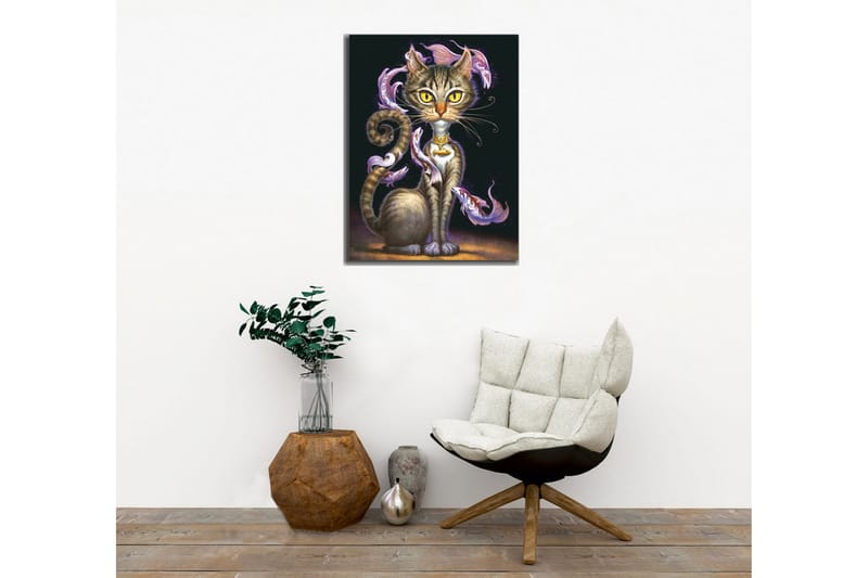 Lerretsbilde - Magisk katt med store gule øyne og virvlende dekorativ fisk rundt kroppen - Svart / Lilla / Brun - Innredning - Bilder & kunst - Lerretsbilder