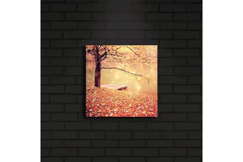 Lerretsbilde med LED-belysning 28x28 cm - Vakker høstscene med et tre og en båt ved en speilblank innsjø - Oransje / Gull / Brun - Innredning - Bilder & kunst - Lerretsbilder