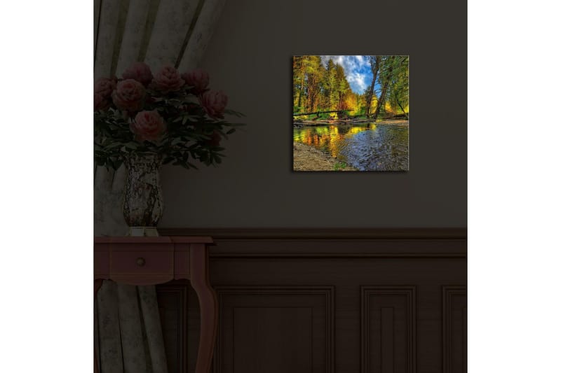 Lerretsbilde med LED-belysning 28x28 cm - Vakkert høstlandskap med fargerike trær ved en speilblank elv - Grønn / Oransje / Blå - Innredning - Bilder & kunst - Lerretsbilder