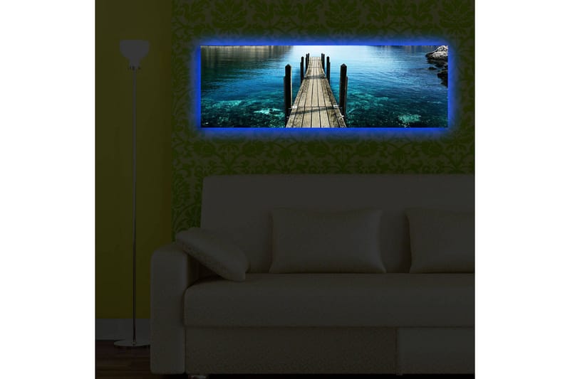 Lerretsbilde med LED-belysning 30x90 cm - Brygge som strekker seg over klart vann - Blå / Grønn / Brun - Innredning - Bilder & kunst - Lerretsbilder