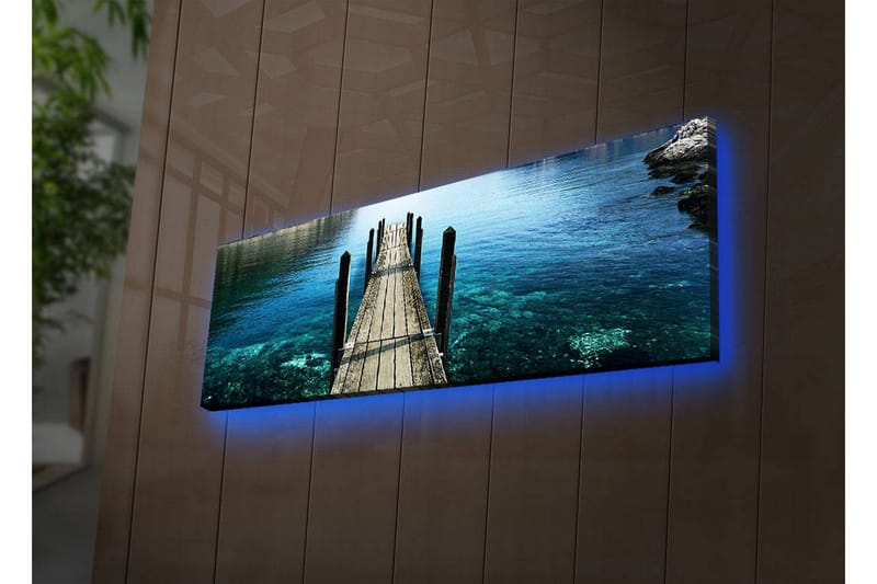Lerretsbilde med LED-belysning 30x90 cm - Brygge som strekker seg over klart vann, Blå / Grønn / Brun