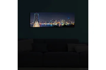 Lerretsbilde med LED-belysning 30x90 cm - Nattlig bybilde med bro og silhuetter av skyskrapere - Mørk blå / Lys grønn / Hvit - Innredning - Bilder & kunst - Lerretsbilder