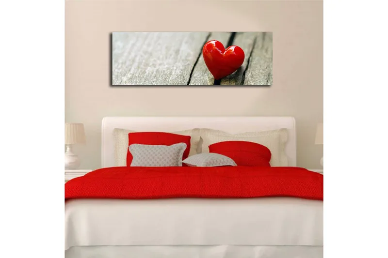 Lerretsbilde med LED-belysning 30x90 cm - Rød hjerteformet dekorasjon på en treflate - Rød / Brun - Innredning - Bilder & kunst - Lerretsbilder
