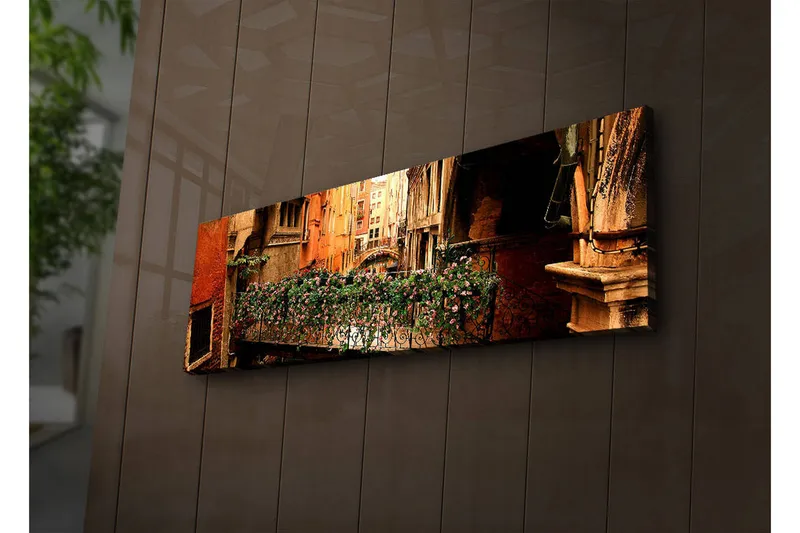 Lerretsbilde med LED-belysning 30x90 cm - Sjarmerende balkong med blomster i en venetiansk bakgate - Terrakotta / Grønn / Rosa - Innredning - Bilder & kunst - Lerretsbilder