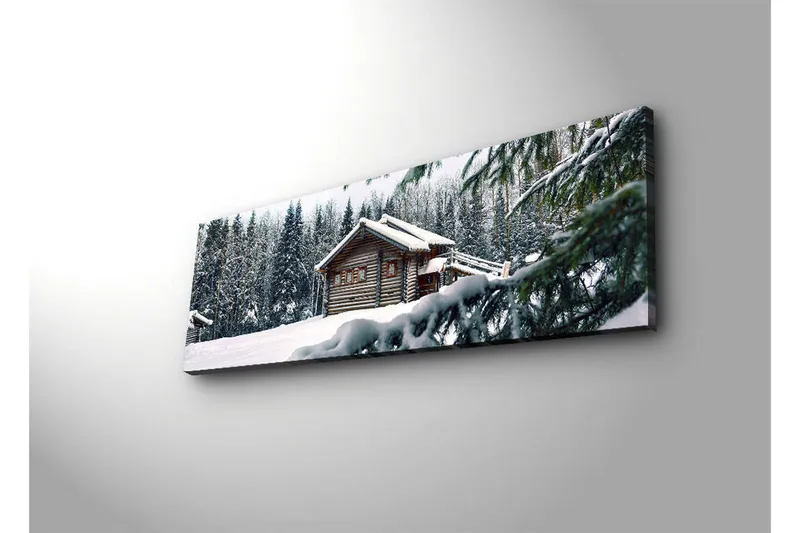 Lerretsbilde med LED-belysning 30x90 cm - Vinterlandskap med hytte omgitt av snø og grantrær - Hvit / Grønn / Brun - Innredning - Bilder & kunst - Lerretsbilder