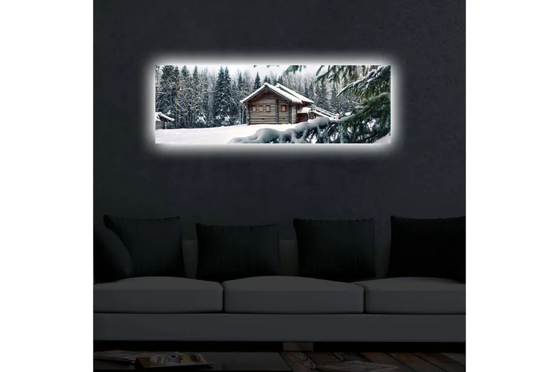 Lerretsbilde med LED-belysning 30x90 cm - Vinterlandskap med hytte omgitt av snø og grantrær - Hvit / Grønn / Brun - Innredning - Bilder & kunst - Lerretsbilder