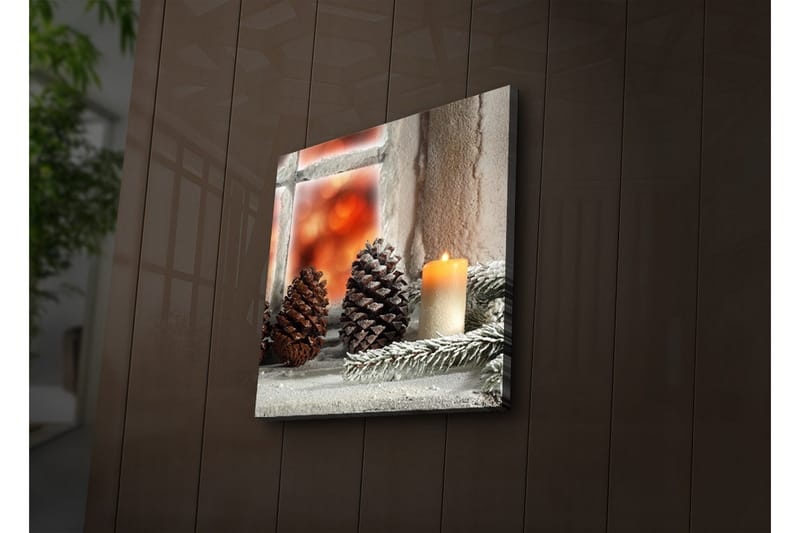 Lerretsbilde med LED-belysning 40x40 cm - Kongler og et stearinlys på en vinterinspirert bakgrunn - Mørk brun / Beige / Grønn - Innredning - Bilder & kunst - Lerretsbilder