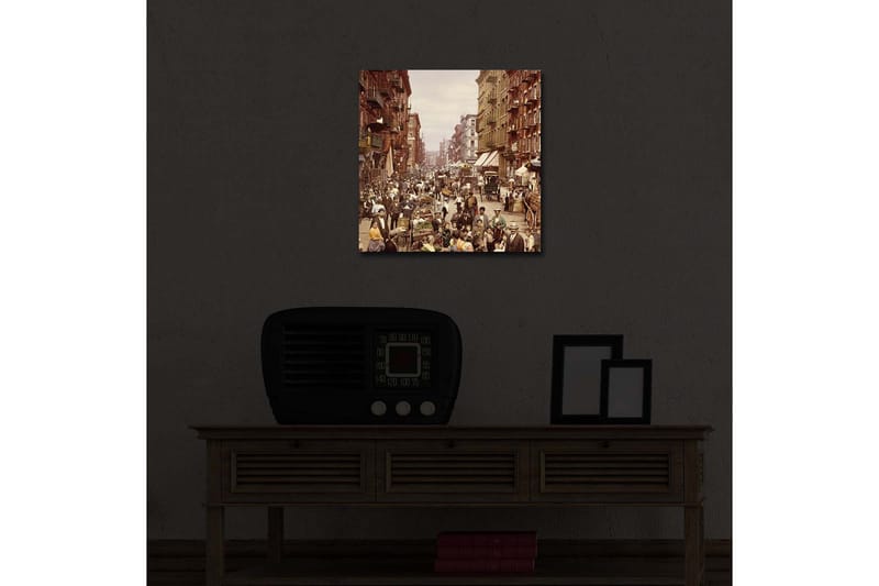 Lerretsbilde med LED-belysning 40x40 cm - Livlig gate med folk og markedsboder - Brun / Beige / Grønn - Innredning - Bilder & kunst - Lerretsbilder