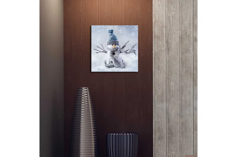 Lerretsbilde med LED-belysning 40x40 cm - Snømann i vinterlandskap med snøfall - Hvit / Blå / Grå - Innredning - Bilder & kunst - Lerretsbilder