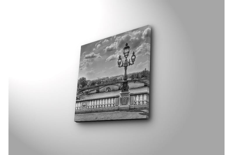 Lerretsbilde med LED-belysning 40x40 cm - Svart-hvitt bybilde med en elegant gatelykt ved en bro - Svart / Hvit / Grå - Innredning - Bilder & kunst - Lerretsbilder