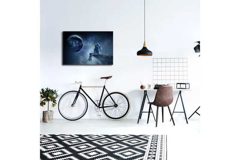 Lerretsbilde med LED-belysning 45x70 cm - Astronaut sitter p�å en stein og ser ut på jorden i rommet - Mørk blå / Grå / Hvit - Innredning - Bilder & kunst - Lerretsbilder