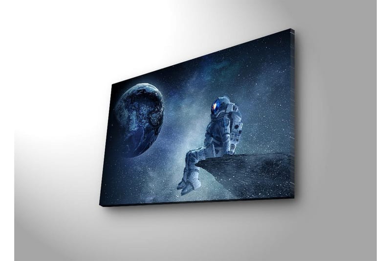 Lerretsbilde med LED-belysning 45x70 cm - Astronaut sitter på en stein og ser ut på jorden i rommet - Mørk blå / Grå / Hvit - Innredning - Bilder & kunst - Lerretsbilder