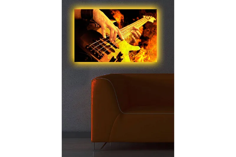 Lerretsbilde med LED-belysning 45x70 cm - Gitarist spiller elektrisk bass omgitt av flammende flammer - Oransje / Svart / Gul - Innredning - Bilder & kunst - Lerretsbilder