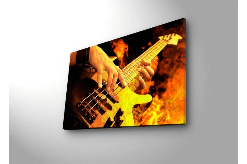 Lerretsbilde med LED-belysning 45x70 cm - Gitarist spiller elektrisk bass omgitt av flammende flammer - Oransje / Svart / Gul - Innredning - Bilder & kunst - Lerretsbilder