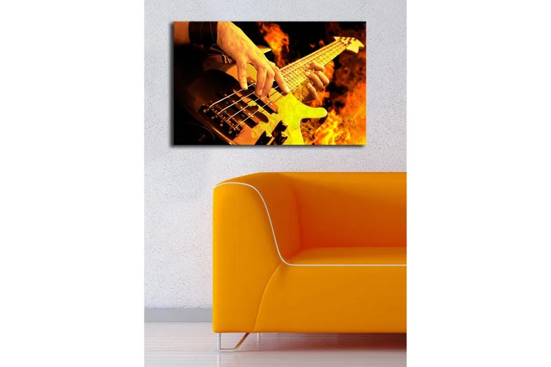 Lerretsbilde med LED-belysning 45x70 cm - Gitarist spiller elektrisk bass omgitt av flammende flammer - Oransje / Svart / Gul - Innredning - Bilder & kunst - Lerretsbilder