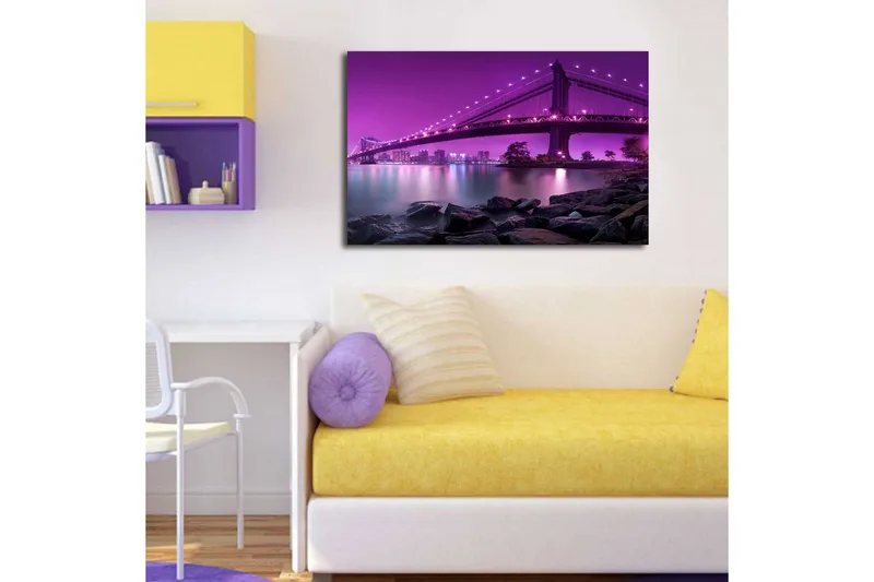 Lerretsbilde med LED-belysning 45x70 cm - Lys lilla bro som spenner over en rolig vannoverflate - Lys lilla / Mørkegrå / Svart - Innredning - Bilder & kunst - Lerretsbilder