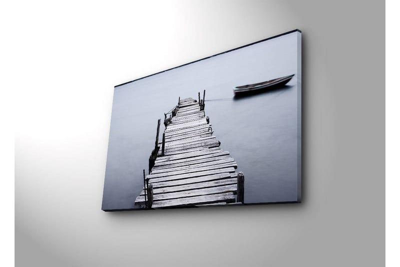 Lerretsbilde med LED-belysning 45x70 cm - Ro ved en trebrygge med en båt i det fjerne - Grå / Svart / Hvit - Innredning - Bilder & kunst - Lerretsbilder