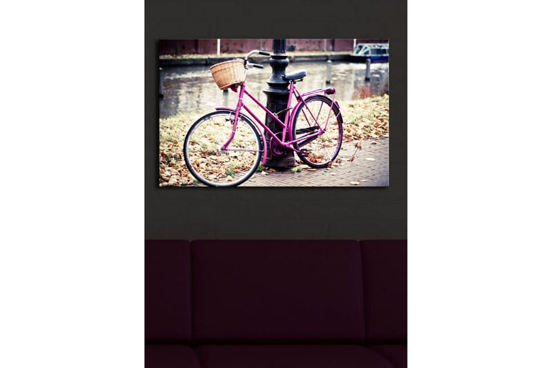 Lerretsbilde med LED-belysning 45x70 cm - Rosa sykkel med kurv ved en gatelykt - Rosa / Brun / Grå - Innredning - Bilder & kunst - Lerretsbilder