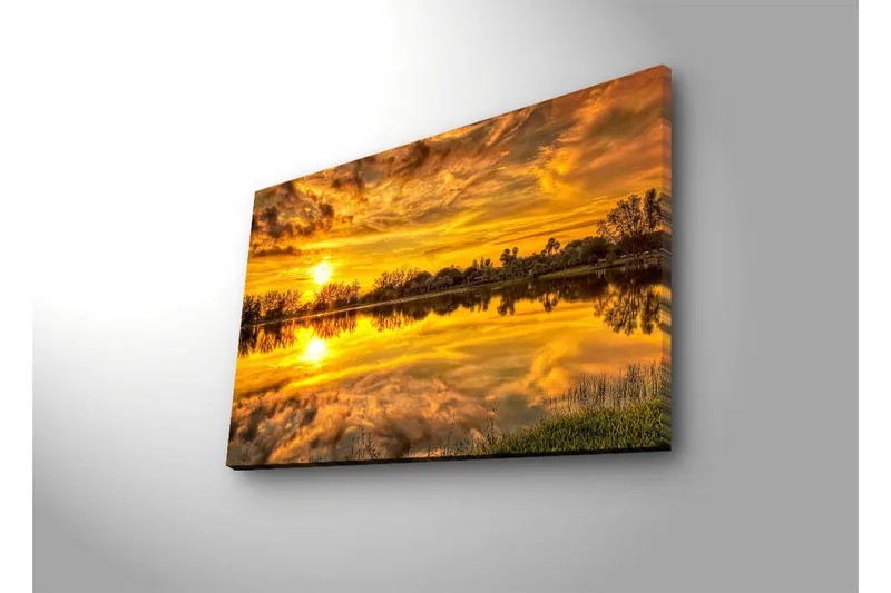 Lerretsbilde med LED-belysning 45x70 cm - Solnedgang over en speilblank innsjø med trær og grøntområder rundt - Gull / Oransje / Grønn - Innredning - Bilder & kunst - Lerretsbilder