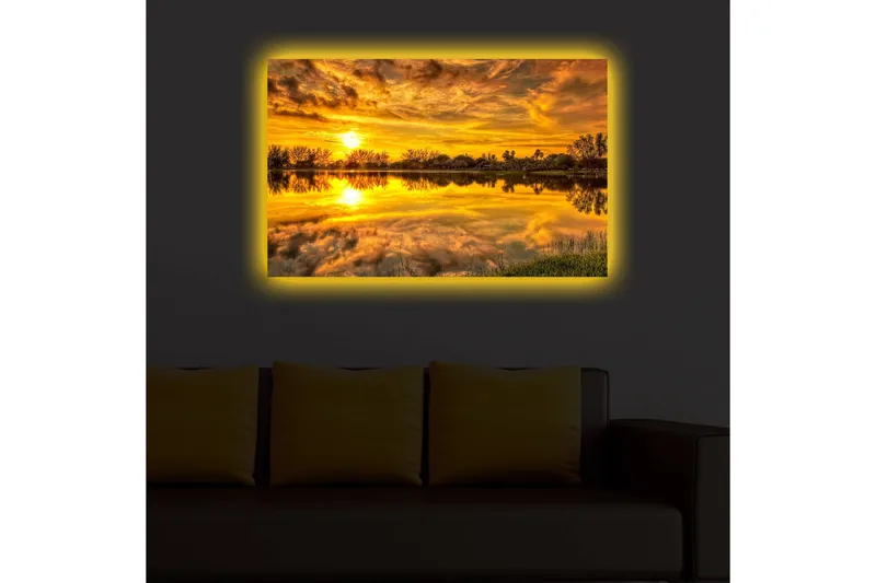 Lerretsbilde med LED-belysning 45x70 cm - Solnedgang over en speilblank innsjø med trær og grøntområder rundt - Gull / Oransje / Grønn - Innredning - Bilder & kunst - Lerretsbilder