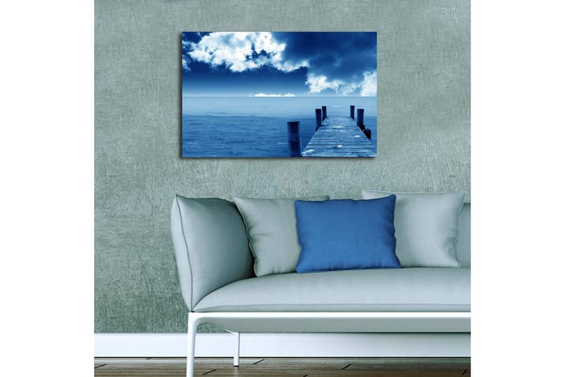 Lerretsbilde med LED-belysning 45x70 cm - Stilleben av en brygge som strekker seg ut over et blått hav under en dramatisk himmel - Blå / Grå / Hvit - Innredning - Bilder & kunst - Lerretsbilder