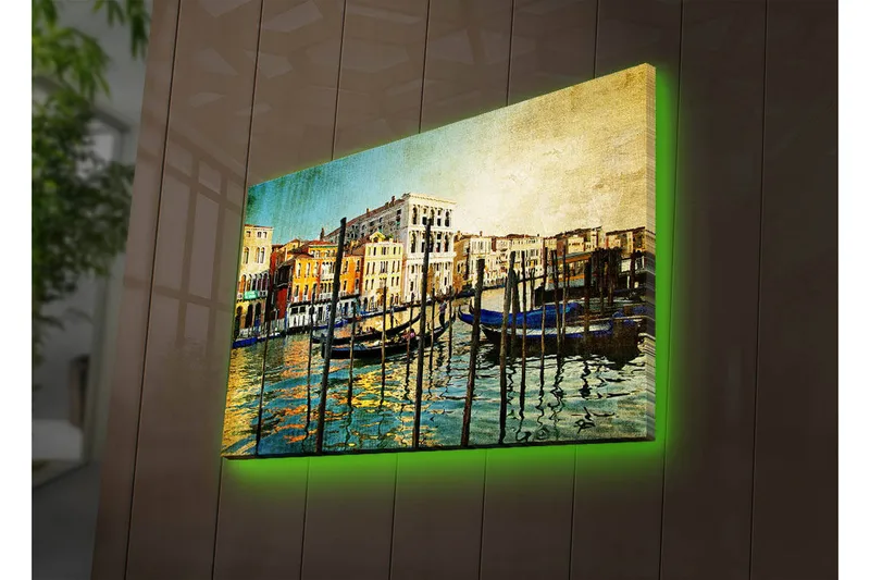 Lerretsbilde med LED-belysning 45x70 cm - Vakker venetiansk kanal med fargerike bygninger og båter - Blå / Oransje / Grønn - Innredning - Bilder & kunst - Lerretsbilder