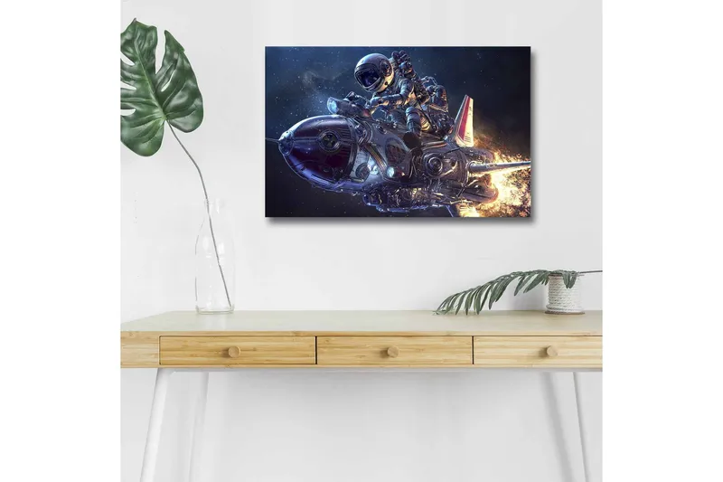 Lerretsbilde med LED-belysning - Astronaut på en futuristisk rakett i rommet, Mørk blå / Sølv / Oransje