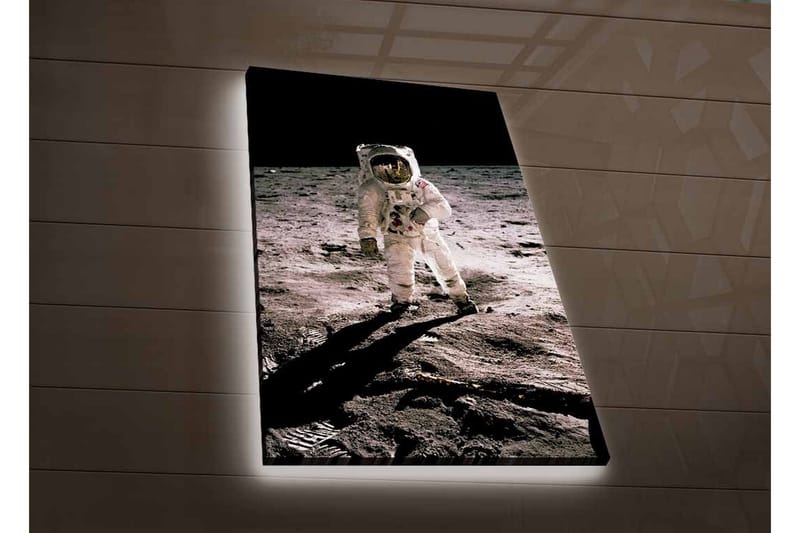 Lerretsbilde med LED-belysning - Astronaut på månens overflate - Svart / Grå / Hvit - Innredning - Bilder & kunst - Lerretsbilder