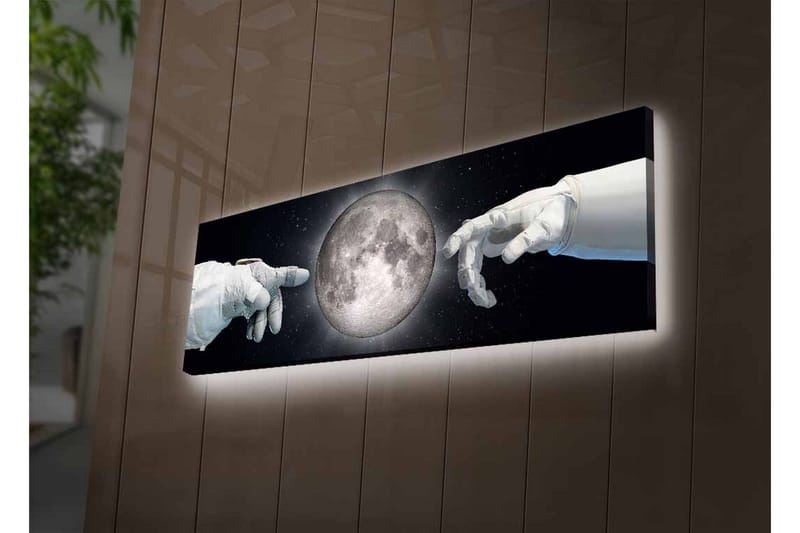 Lerretsbilde med LED-belysning - Astronauthender rekker mot månen - Grå / Svart / Hvit - Innredning - Bilder & kunst - Lerretsbilder