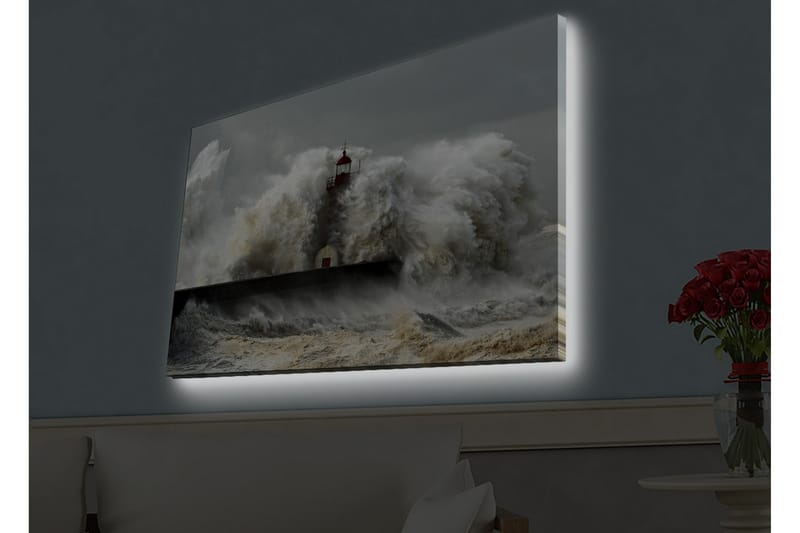 Lerretsbilde med LED-belysning - Bølger som slår mot et fyrtårn i stormvær - Grå / Hvit / Brun - Innredning - Bilder & kunst - Lerretsbilder