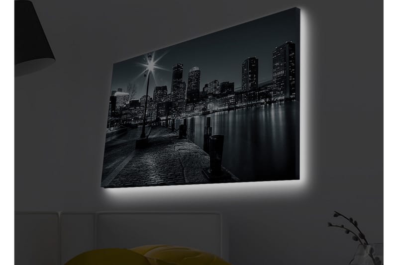 Lerretsbilde med LED-belysning - Bylandskap i svart-hvitt med refleksjoner i vannet, Svart / Grå