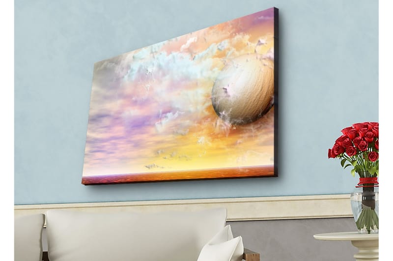 Lerretsbilde med LED-belysning - Drømmeaktig landskap med en stor planet og fargerike skyer, Lilla / Oransje / Beige