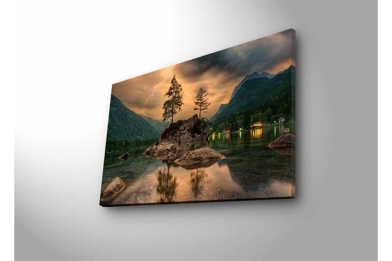 Lerretsbilde med LED-belysning - Dramatisk landskap med fjell og trær ved en speilblank innsjø - Mørk grønn / Grå / Blå - Innredning - Bilder & kunst - Lerretsbilder