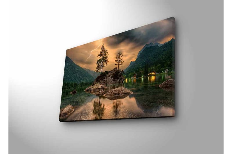 Lerretsbilde med LED-belysning - Dramatisk landskap med fjell og trær ved en speilblank innsjø - Mørk grønn / Grå / Blå - Innredning - Bilder & kunst - Lerretsbilder